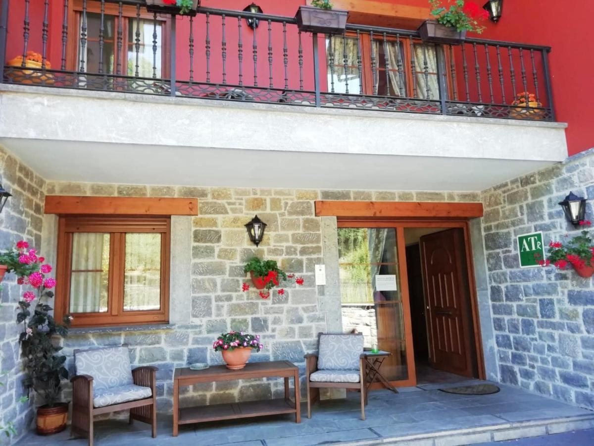 Apartamentos Rurales La Vina Cangas de Onis Bagian luar foto
