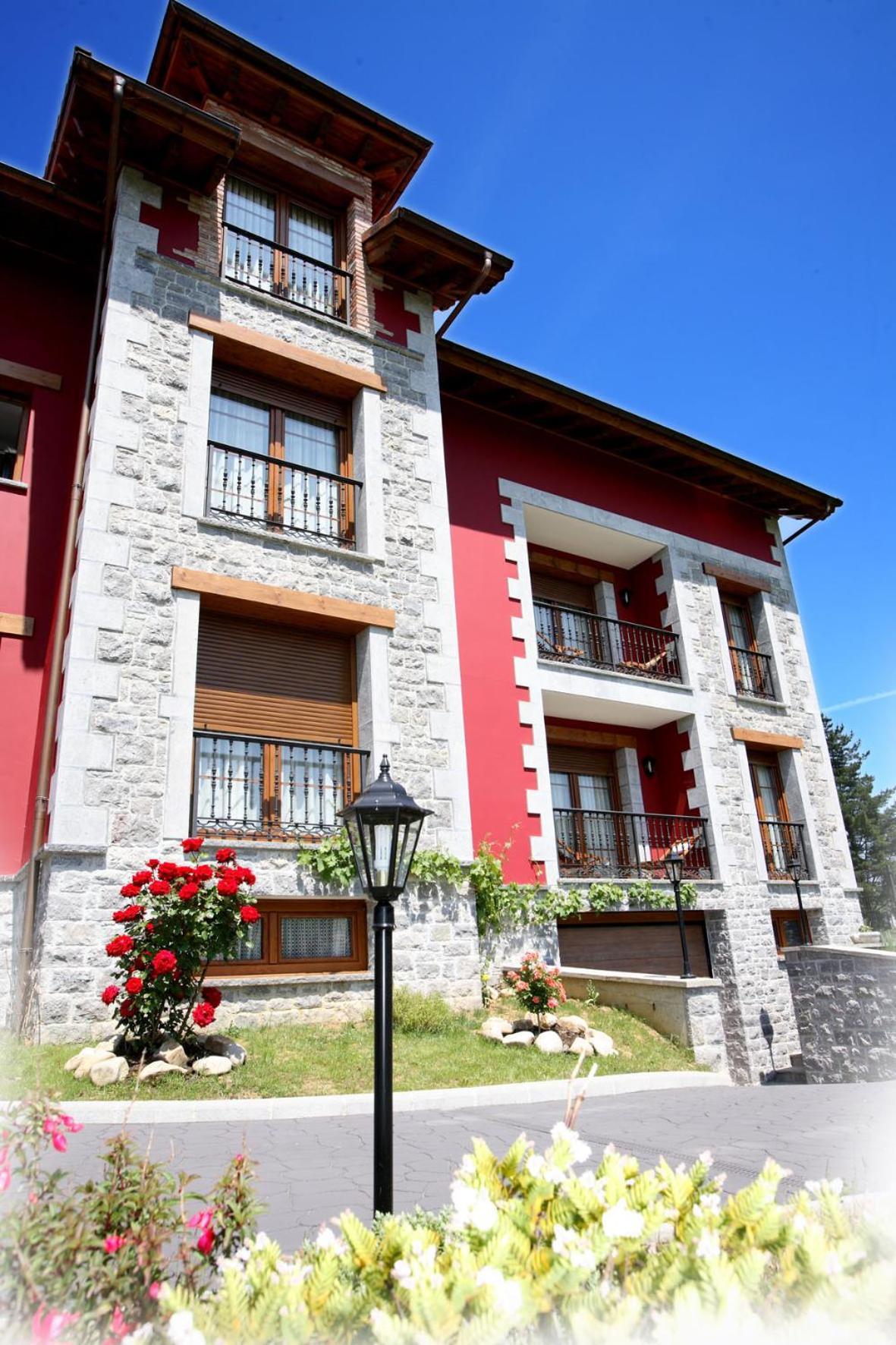 Apartamentos Rurales La Vina Cangas de Onis Bagian luar foto