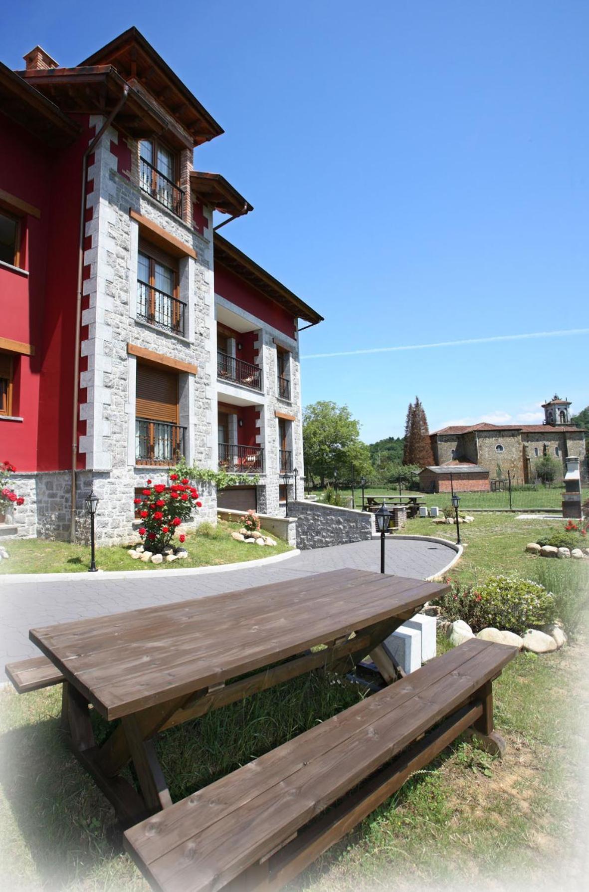 Apartamentos Rurales La Vina Cangas de Onis Bagian luar foto